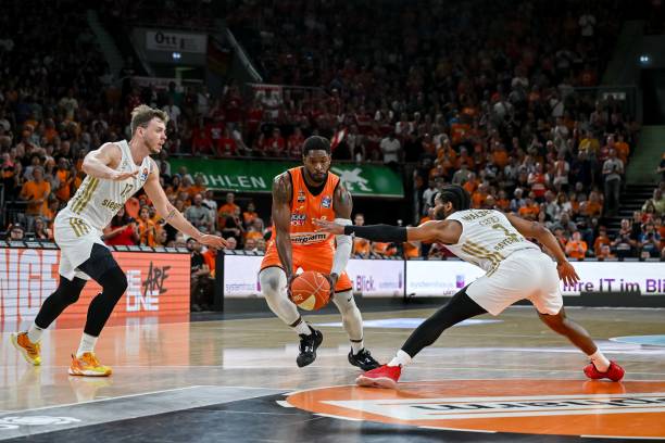 在世人关注 在世人关注